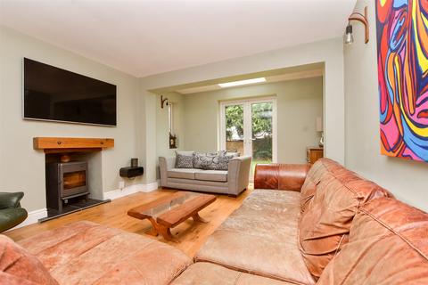 4 Sherborne Walk, Leatherhead, KT22 8UL