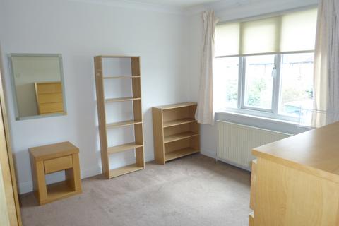 2 bedroom maisonette to rent, Woodville Road, London, NW11