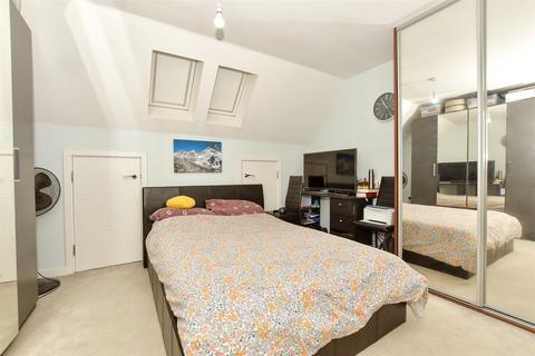 2 bedroom apartment for sale, Nimbus House, Chatham ME4