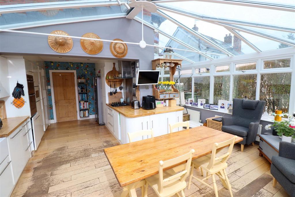 Kitchen/Breakfast/Utility Room