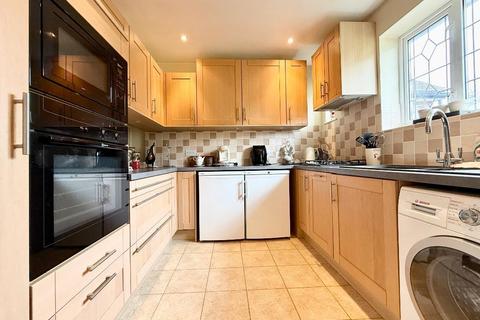 3 bedroom bungalow for sale, Poplar Avenue, Warden Hills, Luton, Bedfordshire, LU3 2BP
