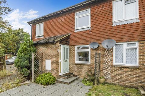 10 Gale Close, Hampton, TW12 3XP