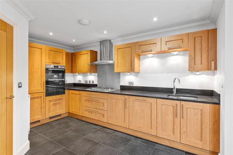 4 bedroom end of terrace house to rent, Bluehouse Lane, Oxted, Surrey, RH8