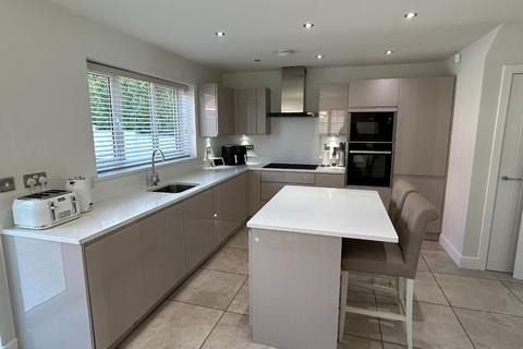 5 bedroom detached house for sale, Kingcup Fields, Droitwich