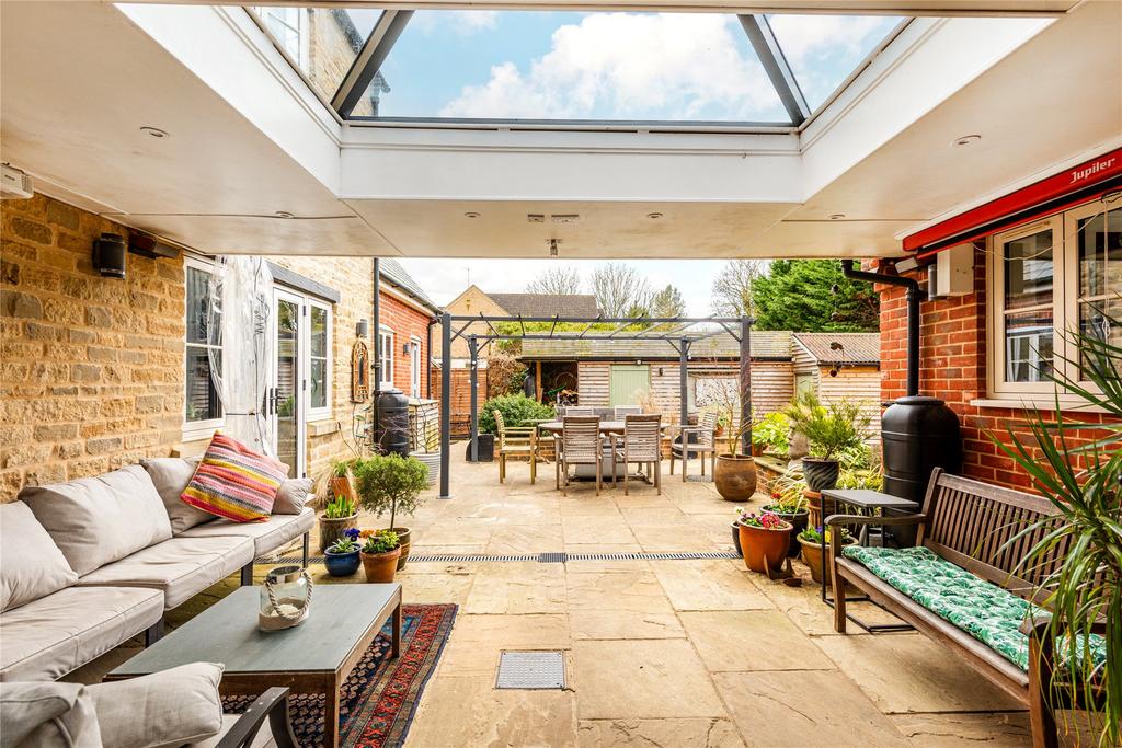 Covered Patio Area