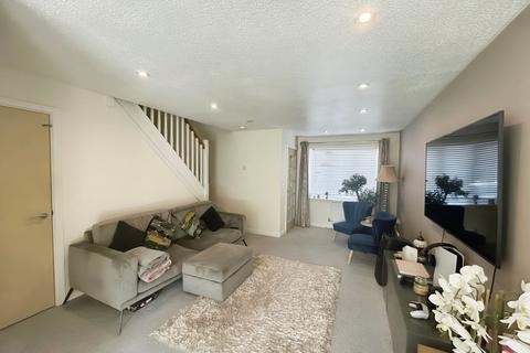 2 bedroom house to rent, Bloomfield Close, Cheadle SK8