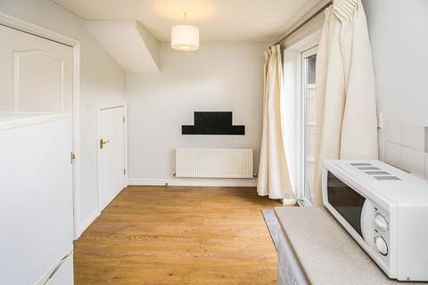 2 bedroom terraced house to rent, Church Walks, Chester CH3