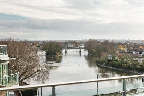 3 bedroom flat for sale, Belvedere House, Middlesex TW8