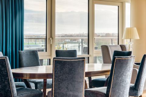 3 bedroom flat for sale, Belvedere House, Middlesex TW8