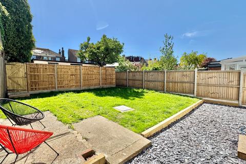 18 Darlinghurst Road, Folkestone, CT19 4PL