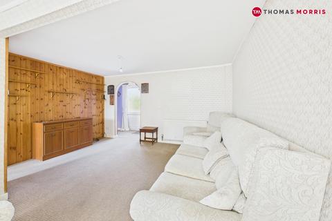 3 bedroom end of terrace house for sale, Andrew Road, St. Neots PE19