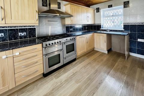 3 bedroom semi-detached house to rent, Cartmel Place, Preston PR2