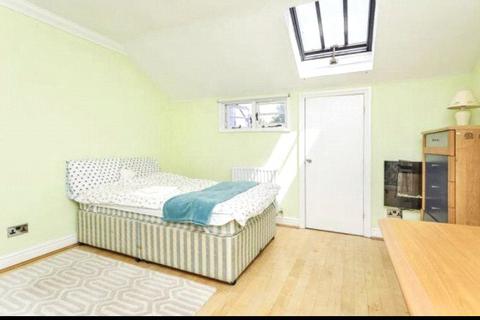 1 bedroom in a house share to rent, Royal Gate, Hampshire PO4