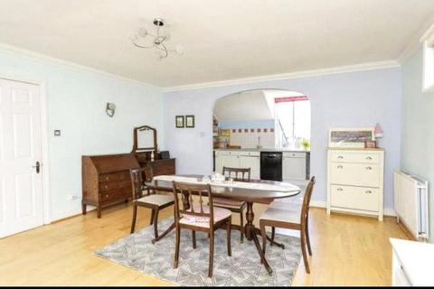 1 bedroom in a house share to rent, Royal Gate, Hampshire PO4