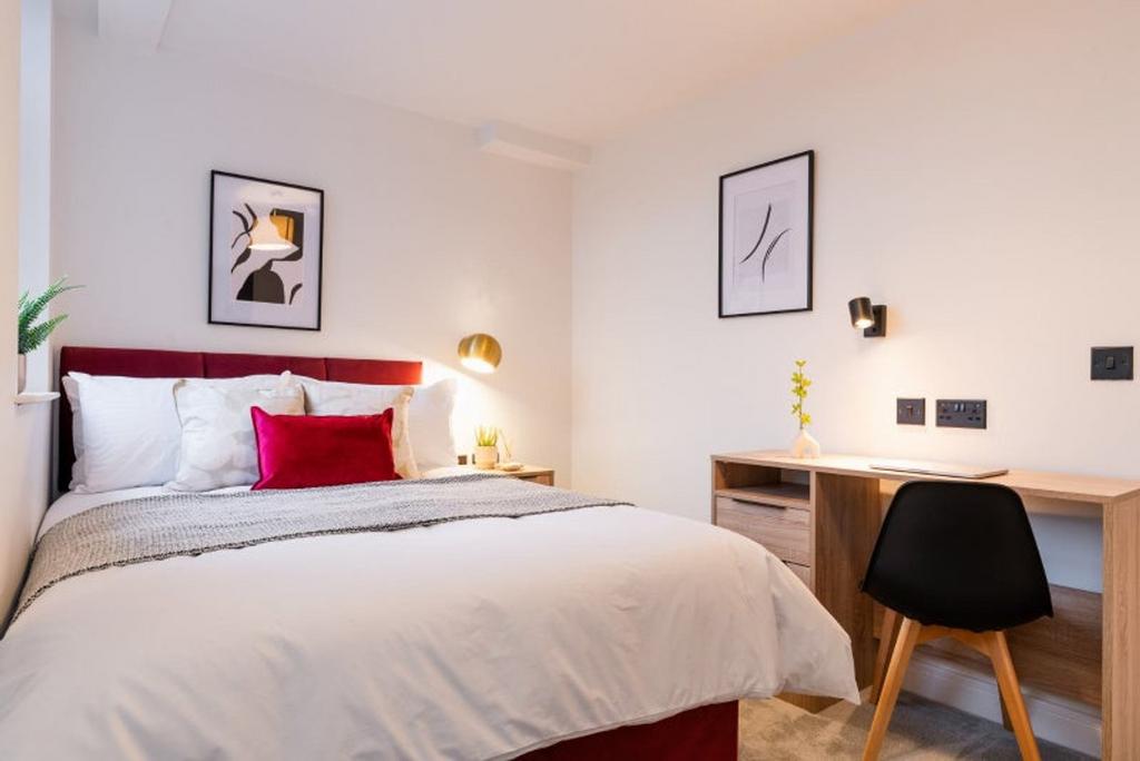This charming double bedroom features a cozy la...