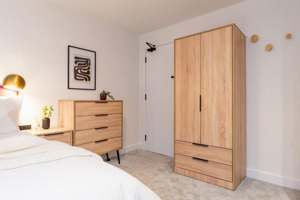 This stylish double bedroom features modern fur...