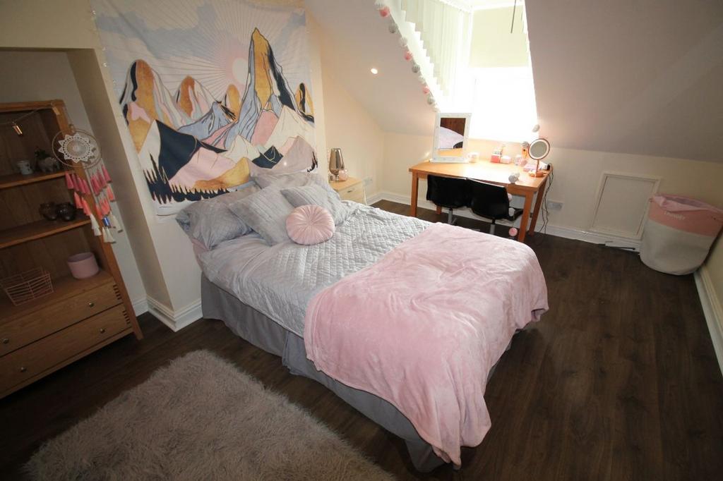 A beautifully decorated double bedroom featurin...