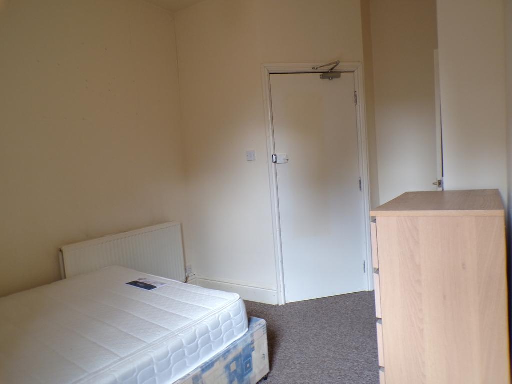 A spacious double bedroom with potential for pe...
