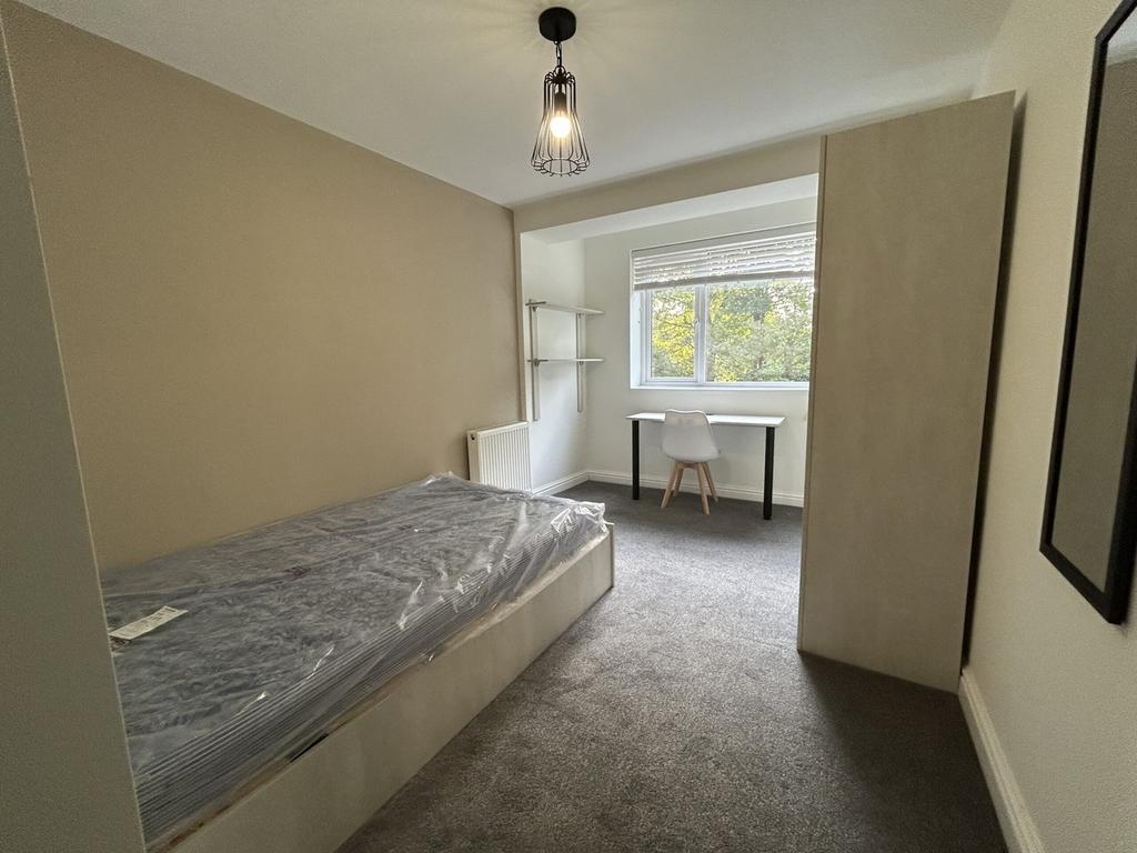 A bright and spacious double bedroom, perfect f...