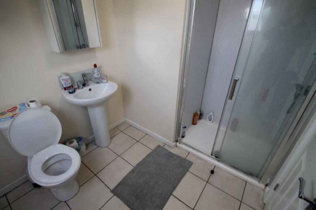 Modern bathroom suite featuring a spacious show...