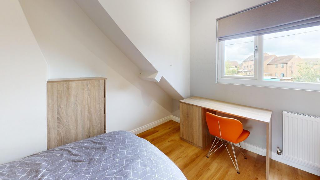 A cozy double bedroom with a desk, perfect for ...