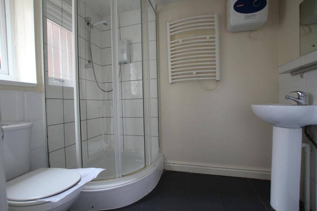 A clean and functional bathroom featuring a mod...