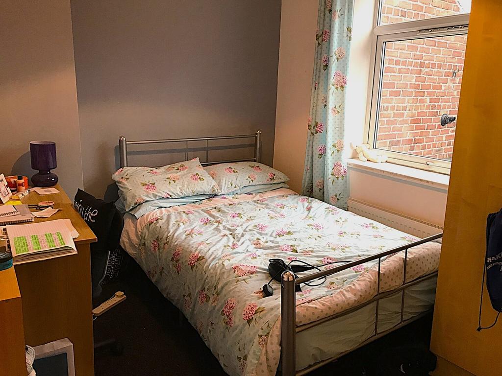 A cozy double bedroom with good natural light a...