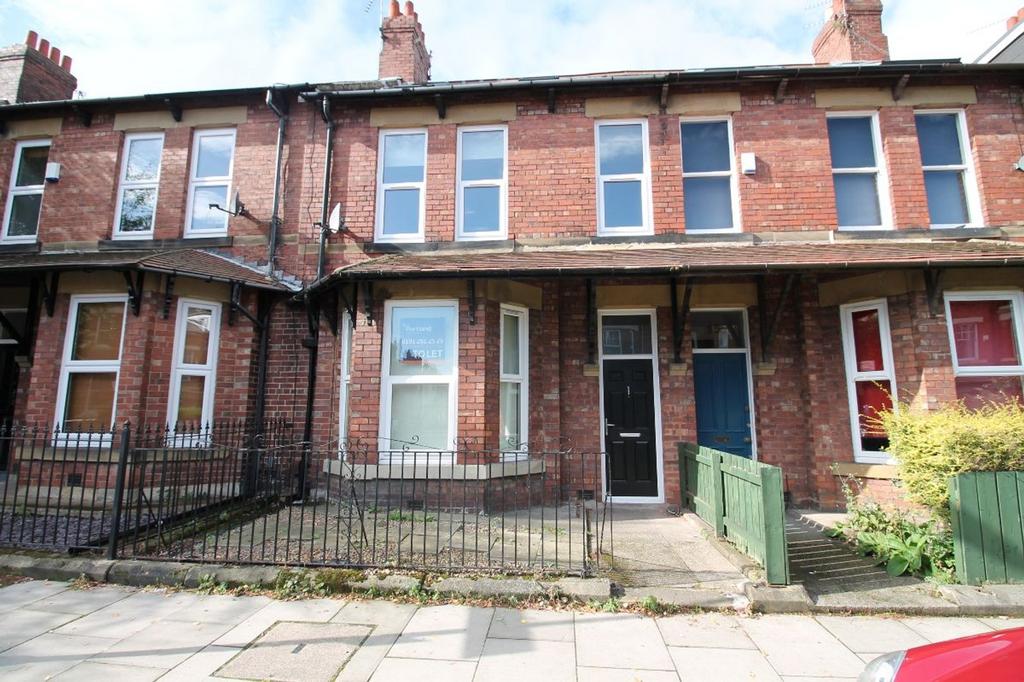 Charming front view of a well-maintained terrac...