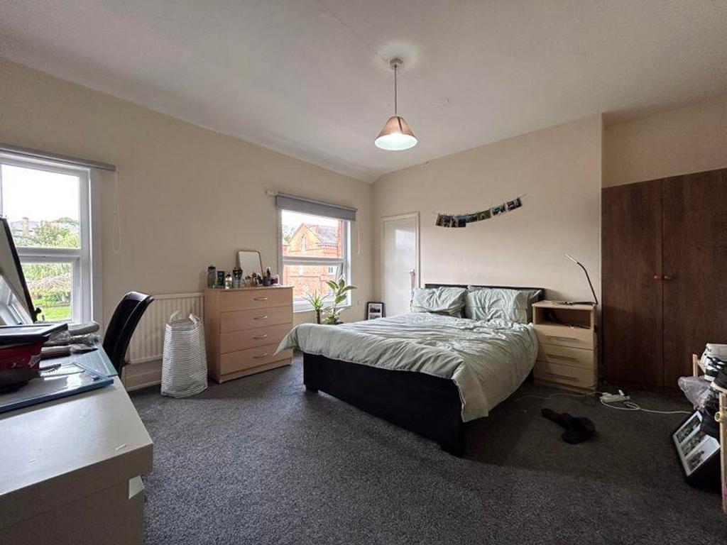A spacious and well-lit large double bedroom, p...