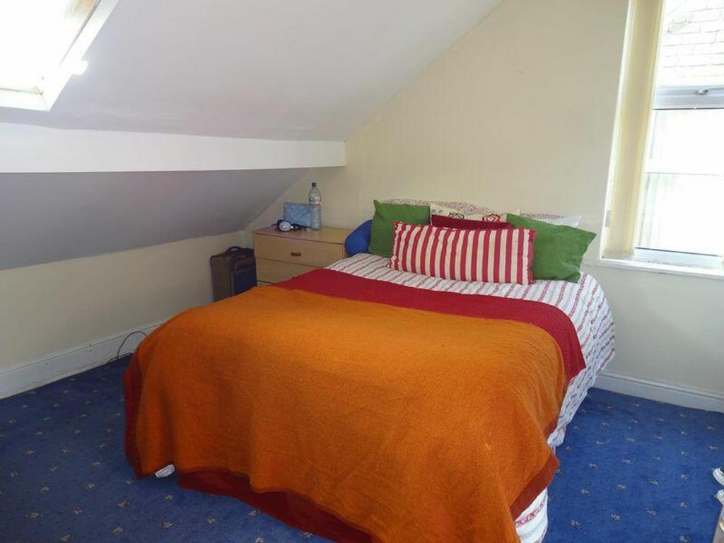 A cozy and inviting double bedroom with bright ...