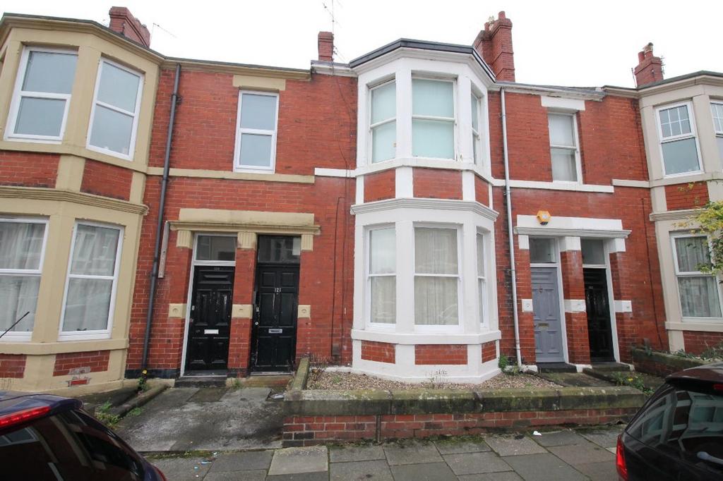 Charming front view of a traditional terraced p...