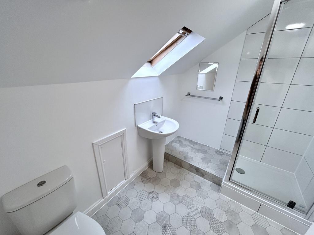 A modern and clean bathroom featuring a spaciou...