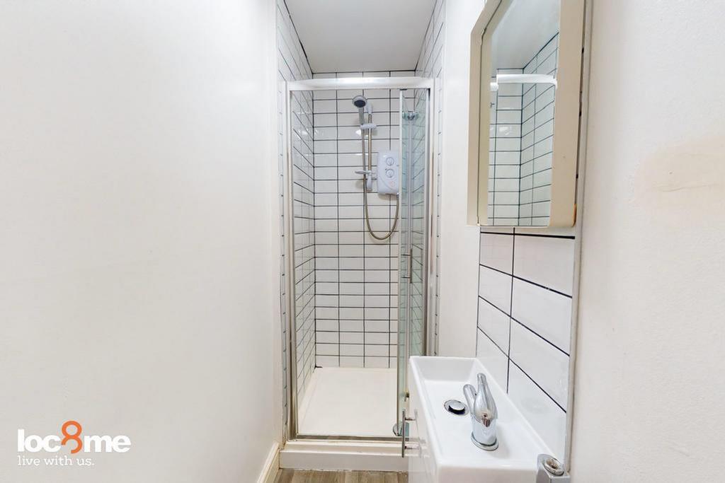 A modern and clean bathroom featuring a spaciou...