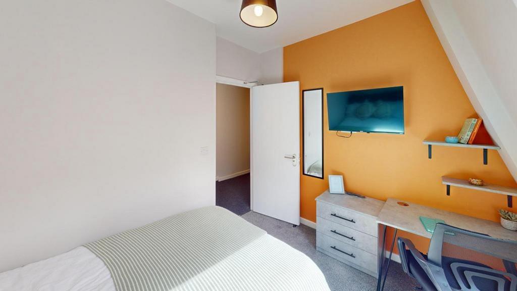 A bright and inviting double bedroom featuring ...