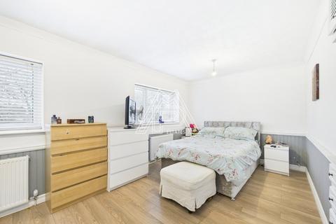 22 Annifer Way, South Ockendon, RM15 5BT