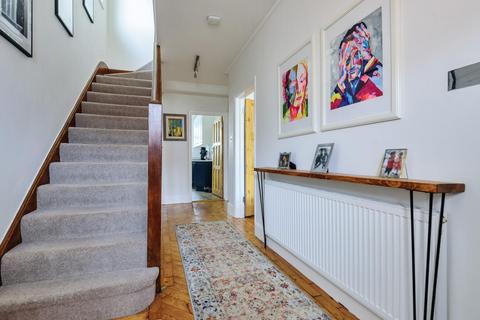 60 Ridgeview Road, London, N20 0HL
