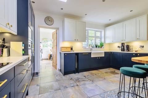 60 Ridgeview Road, London, N20 0HL