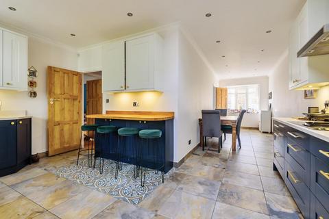 60 Ridgeview Road, London, N20 0HL