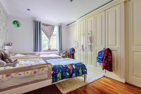 60 Ridgeview Road, London, N20 0HL