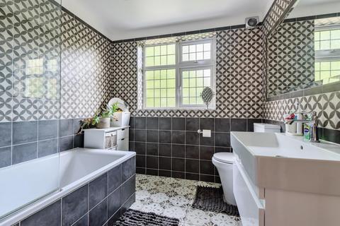 60 Ridgeview Road, London, N20 0HL