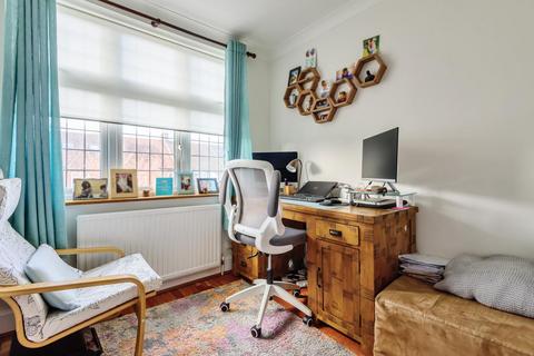 60 Ridgeview Road, London, N20 0HL