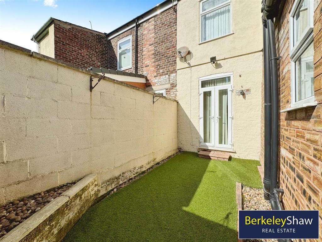 Rear yard (2)