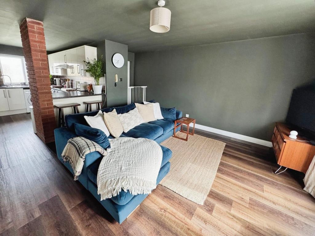 Living Room a.jpg