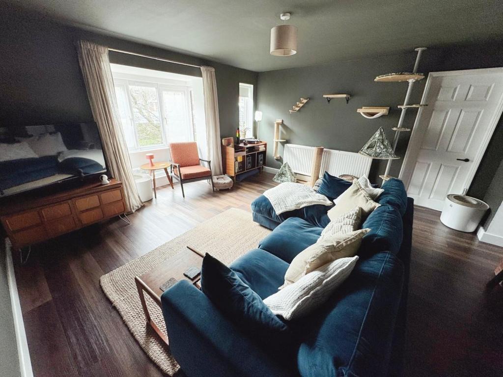 Living Room.jpg