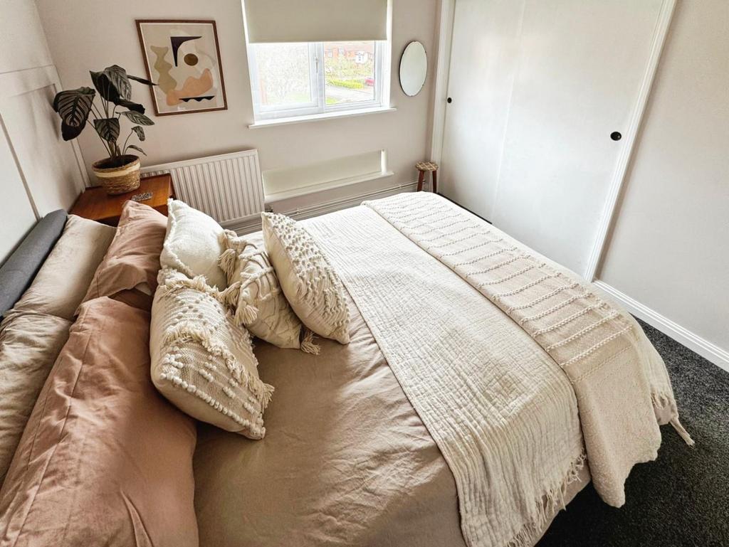 Bedroom One.jpg