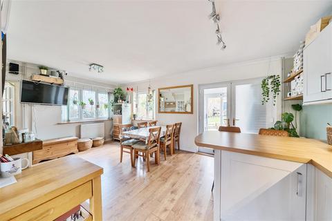 10 Brookside, West Coker, Yeovil, BA22 9AD