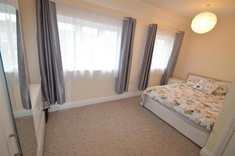 2 bedroom property to rent, Wellington Buildings, Wellington Way, E3