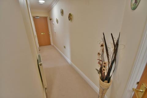 2 bedroom flat for sale, Wimborne Road East, Ferndown, BH22