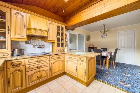 3 bedroom detached bungalow for sale, Swallow Hill, B