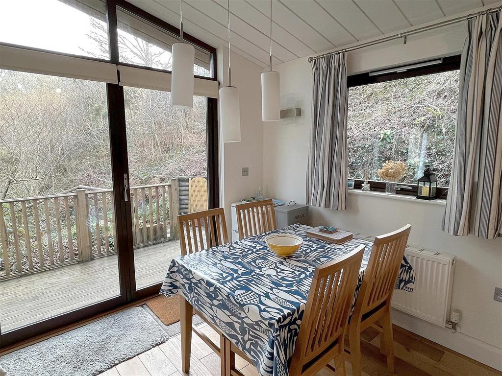 Dining Area.jpg